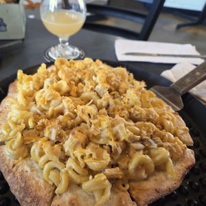 Mac and Cheese Pizza at Pig Minds Brewing in Machesney Park