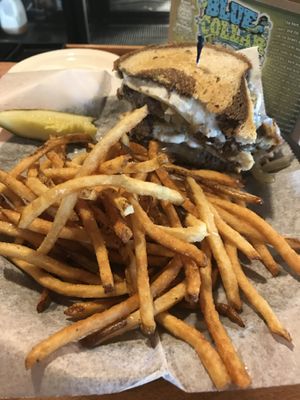 Impossible Burger Patty Melt at Pig Minds Brewing in Machesney Park