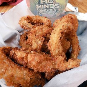 Onion rings at Pig Minds Brewing in Machesney Park
