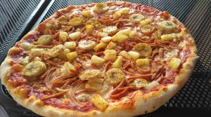 Vegan Pizza Tropicana with veg ham, cheese, banana, curry powder, pineapple. It tasted OK. The dough was quite good - thin and crispy. I personally disliked the combination of banana and curry. at O'Mamma Mia in Stockholm