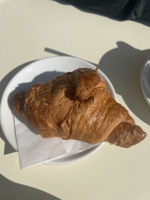 Cornetto vegano all albicocca   at House Cafe in Pisa