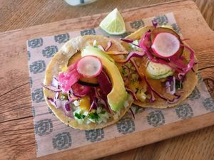 Vegan tropical tacos at Mano de Santo - Buhaira in Sevilla