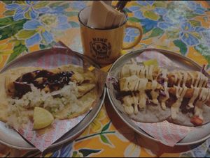 Tacos heura barbacoa/Tacos pescado frito at Mano de Santo - Buhaira in Sevilla