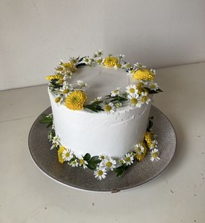 carrot and almond cake with chocolate ganache filling decorated with seasonal flowers  at Grão a Grão in Caldas Da Rainha