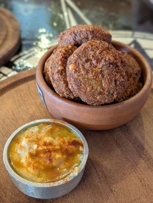 Falafel with hummus at Nomade in El Chalten