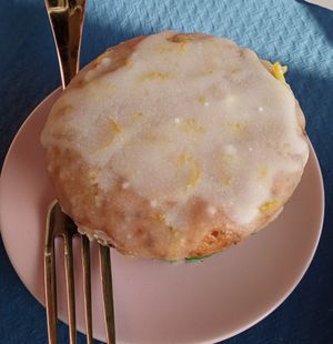 Lemon and poppyseed muffin (from the specials board) at Bij Fleur in Torrox Costa