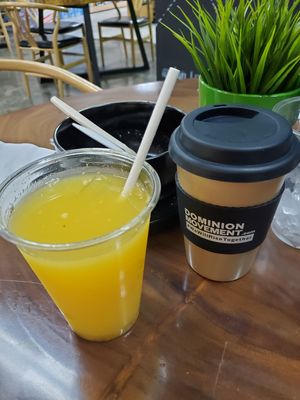 Jugo de china natural exprimido al momento. $5 USD at A Lo Natural in Ponce