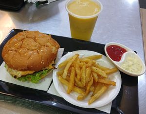 Hamburguesa vegetariana at La Tamalera Vegetariana in Medellin