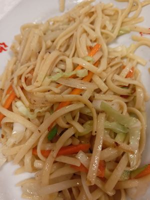 Tallarines con verduras sin huevo at Hola in Ronda