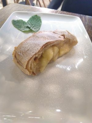 Apple strudel at VIE - Jamie's Italian - T3 in Vienna