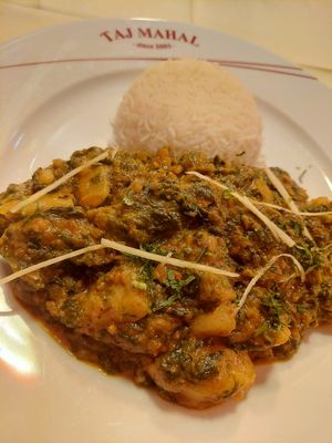 Aloo Palak at Restaurant Taj Mahal in Salzburg