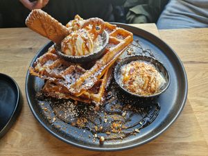 Salted Caramel Waffle at VRÜH - All Day Breakfast in Dortmund