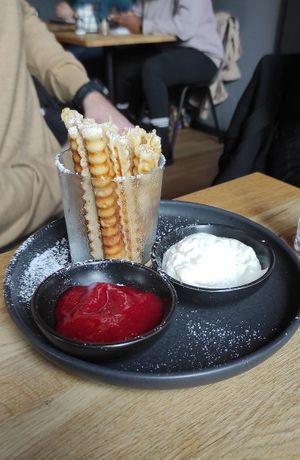 WAFFEL POMMES ROT-WEISS at VRÜH - All Day Breakfast in Dortmund