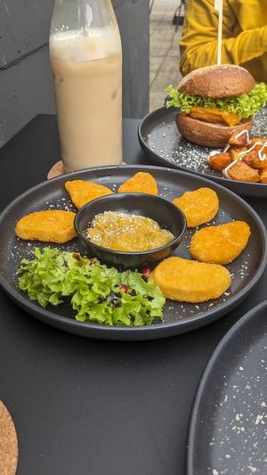 Nuggets mit Mangokompott  at VRÜH - All Day Breakfast in Dortmund