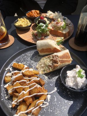 Breakfast burrito and breakfast platter   at VRÜH - All Day Breakfast in Dortmund