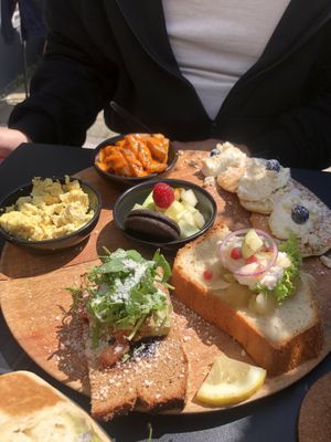 Breakfast platter (~16€) 8/10  at VRÜH - All Day Breakfast in Dortmund
