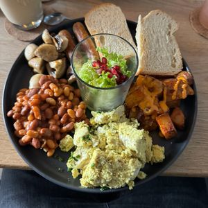 English Breakfast  at VRÜH - All Day Breakfast in Dortmund