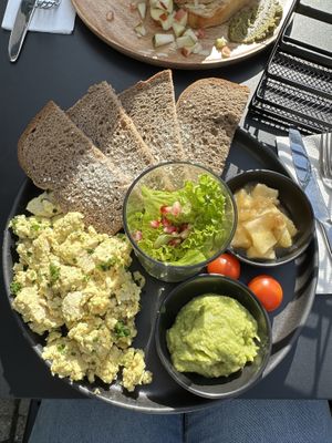 Vegan scrambled Tofu   at VRÜH - All Day Breakfast in Dortmund