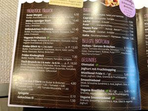 Karte mit markierten veganen Optionen at bei FRIDA Café & Catering in Grevenbroich