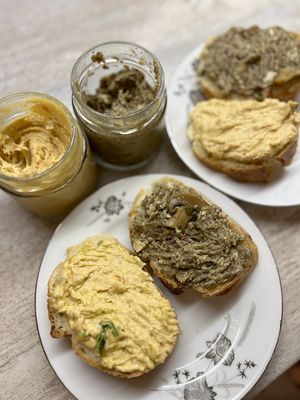 Sandwiches with olive hummus and mushroom pate with hazelnut at Gayamboulé in Yerevan