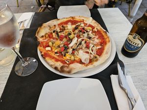 Vegan vegetable pizza!! at La Terrazza - Pza La Virgen in Valencia