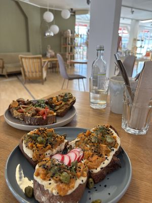 Vegan cashew cheese and carrot ‘salmon’ plus hummus with roasted veg    at Gecco Café & Concept Store in Buehl