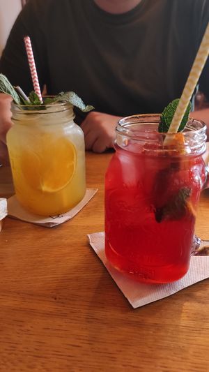 Maracuja-Zitrone und Kirsch-Holunder Limonade at Das Lauschig in Havixbeck