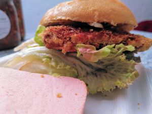 "Schnitzelbrötchen" und "Fleischkäse" at Die Vegane Fleischerei in Dresden