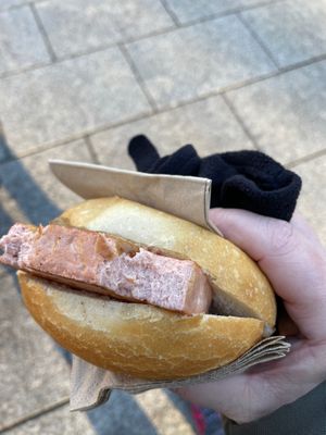 Ein Brötchen mit Leberkäse at Die Vegane Fleischerei in Dresden
