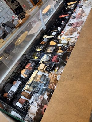 Blick auf die Theke  at Die Vegane Fleischerei in Dresden