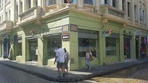 outside at Gelateria Paradiso in Cartagena