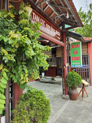 Entrance at Tam Coc Ngo Dong Homestay and Vegan Restaurant in Ninh Binh