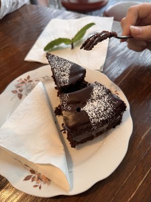 Schokoladenkuchen   at Humus in Bolzano