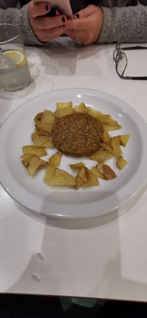 Hamburguesa Vegana con guarnicion at La Löla  in Granollers