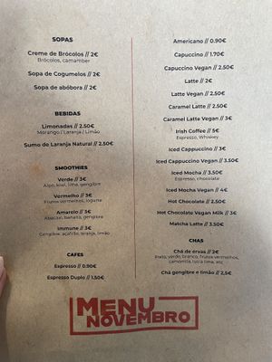 Vegan coffee drink selection  at Ronda Café in Lourinha