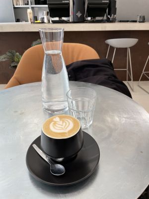 Cappuccino with oat milk and latte art  at Dune in Rotterdam