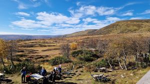 Scenic view from the outdoor seating at Andersborgs Våffelstuga in Taenndalen