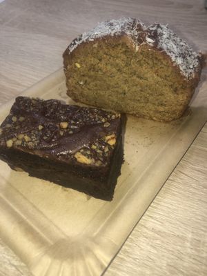 walnut brownie and banana bread at Deli Kitchen in Munich