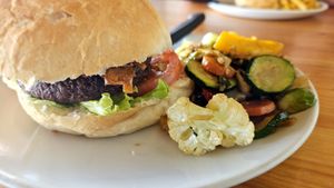 Veg-burger. You can choose from either cooked vegetables (👍🏻), salad or chips (=fries) at Mobys in Plettenberg Bay