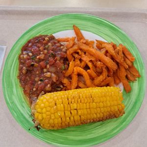 corncob with sweet potato fries and vegetable relish at Mensa UniCampus Magdeburg in Magdeburg