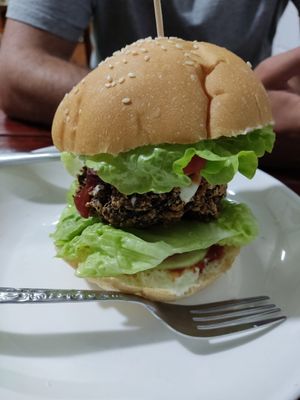 Hamburguesa vegana at Kaun Im Yok Vegan Restaurant - H&H in Vang Vieng