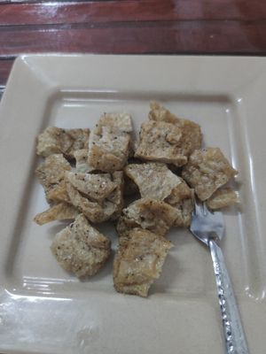 Fried food at Kaun Im Yok Vegan Restaurant - H&H in Vang Vieng