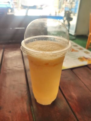 Smoothie de naranja at Kaun Im Yok Vegan Restaurant - H&H in Vang Vieng