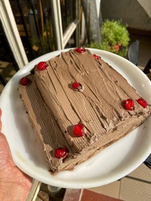 Chocolate Cake.
Made using oat flour, olive oil, dates for sweetness and plant milk.
Frosting using coconut cream.
Also gluten free. at Sid Vegan in Dehradun