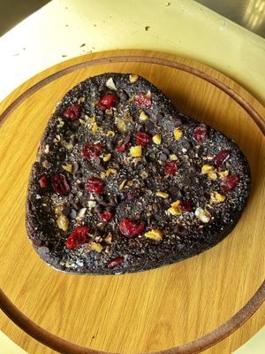 Made from Coconut flour.
This is rich chocolate walnut brownie is a treat for the health.
Made using coconut flour, olive oil, cocoa powder and dates as a sweetener. at Sid Vegan in Dehradun