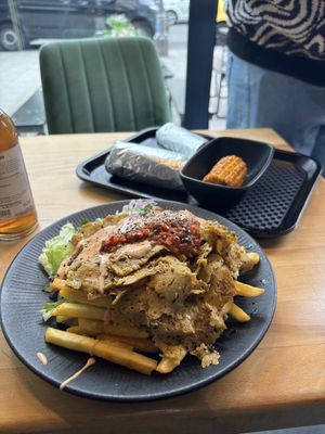 Seitan Teller und im Hintergrund Maiskolben mit Falafel-Dürum  at Baba Mia - The Art of Kebab in Hannover