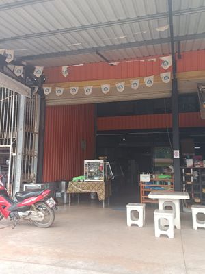 Hidden between some mechanic shops at Amon J - อมรเจ in Rayong