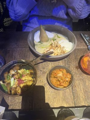 Gobi au chou fleur et panais avec purée   at BRLO in Berlin