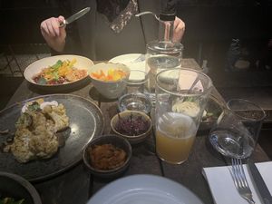 Menu partagé où brillent les choux de Bruxelles  at BRLO in Berlin