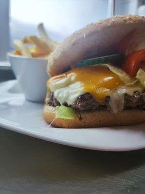 Jackfruit pea-Burger with Pommes and cheddar at Tauplitzhaus - Naturfreunde Linz in Bad Mitterndorf